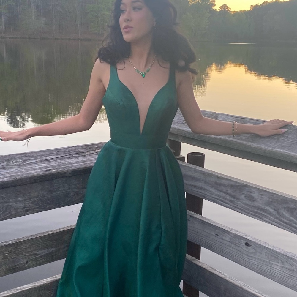 Elegant Emerald Green Prom Dress